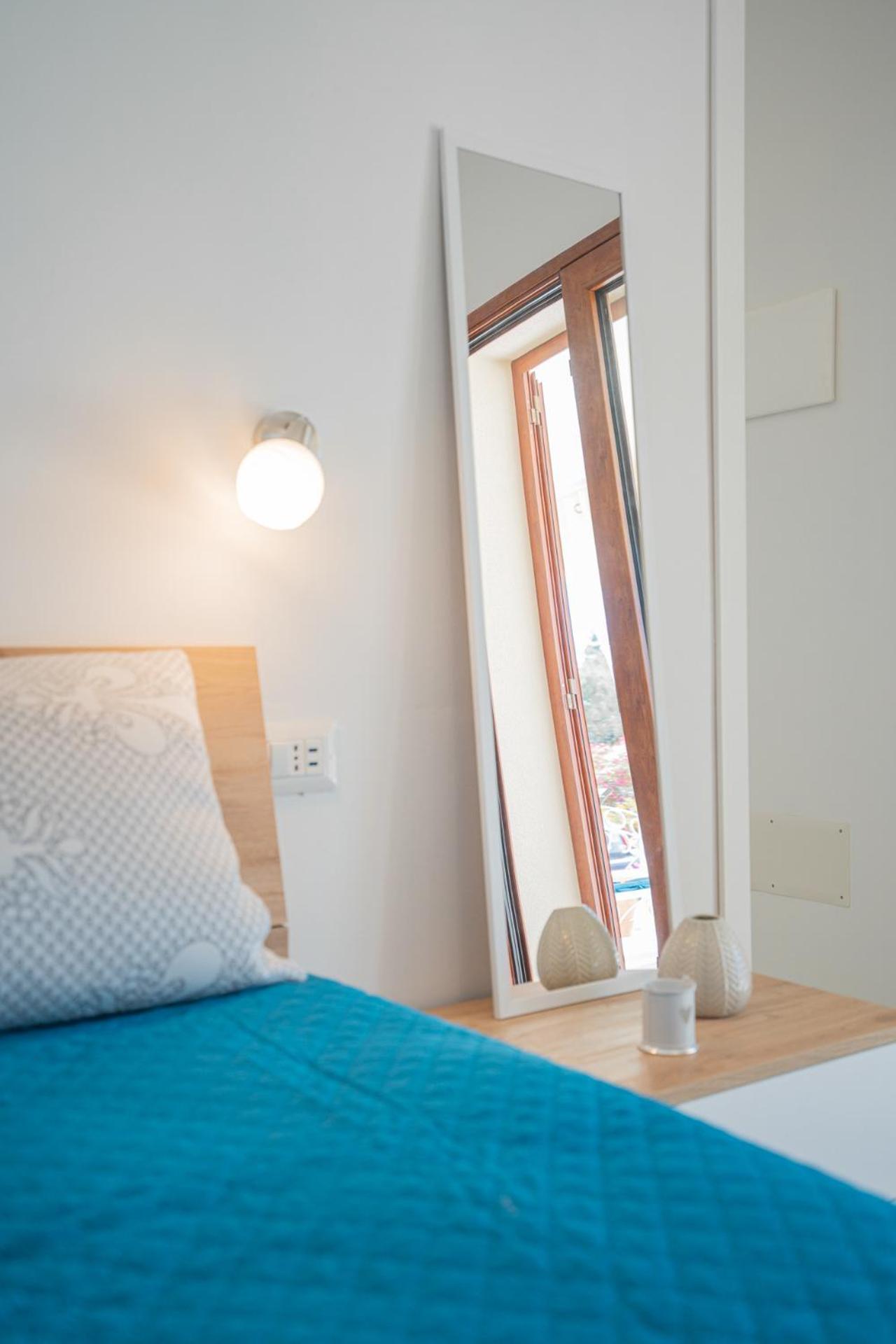 Ambra Holiday Rooms - Rooms & Beach Сан-Теодоро Екстер'єр фото