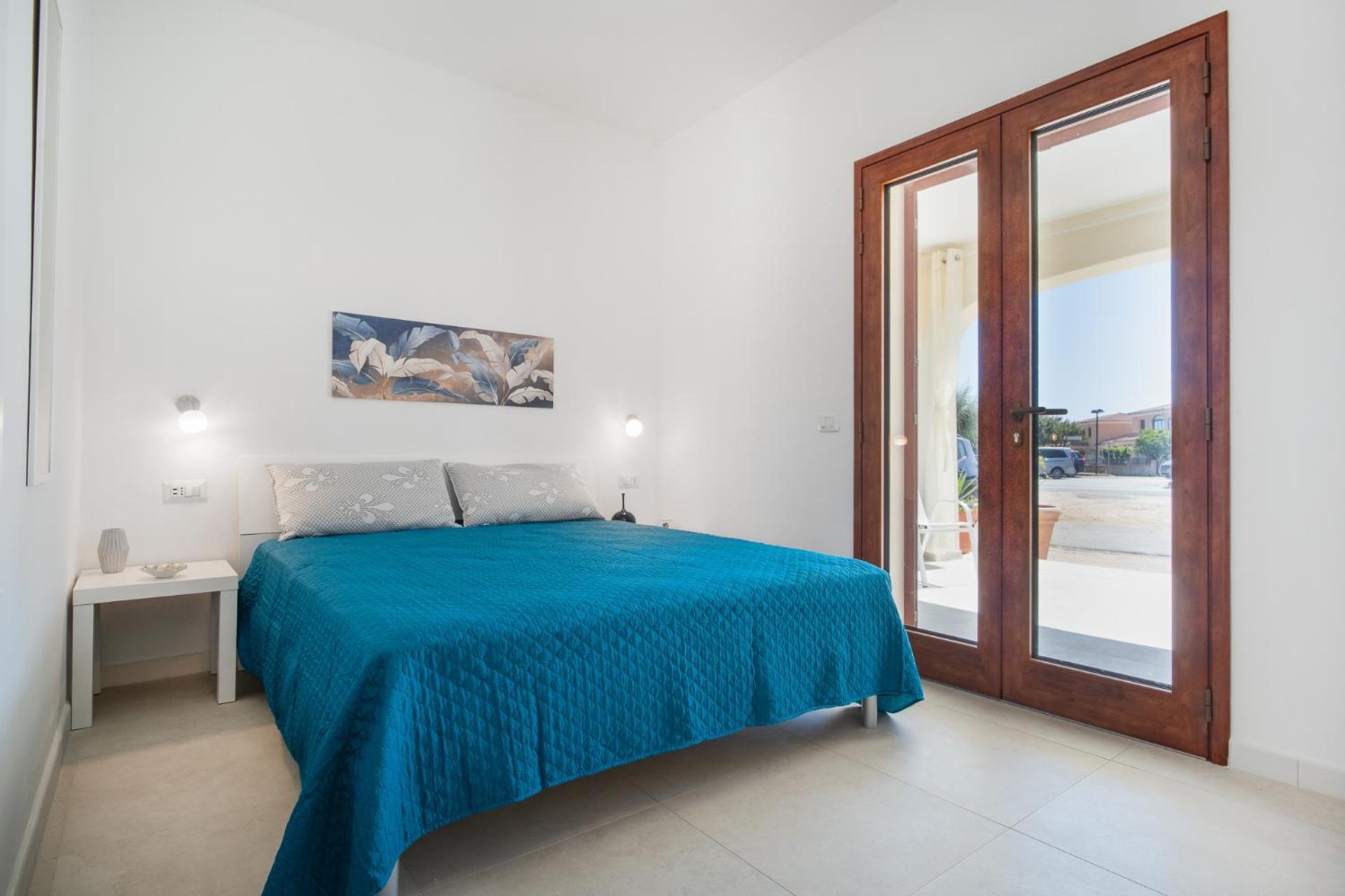 Ambra Holiday Rooms - Rooms & Beach Сан-Теодоро Екстер'єр фото