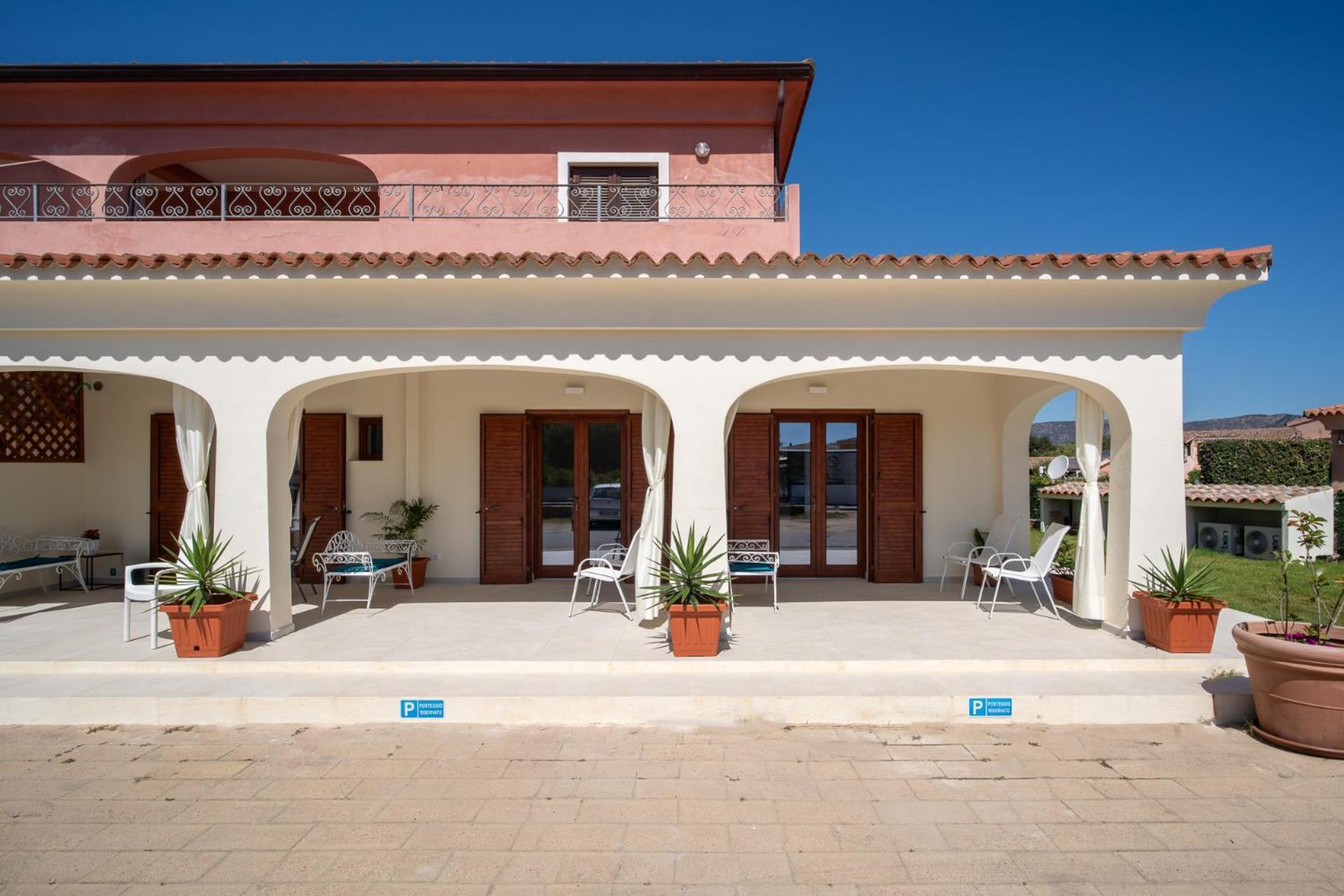 Ambra Holiday Rooms - Rooms & Beach Сан-Теодоро Екстер'єр фото
